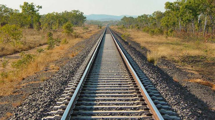 Akibat Anjloknya KA Wijaya Kusuma, Tiga KA Datang Terlambat ke Jember 